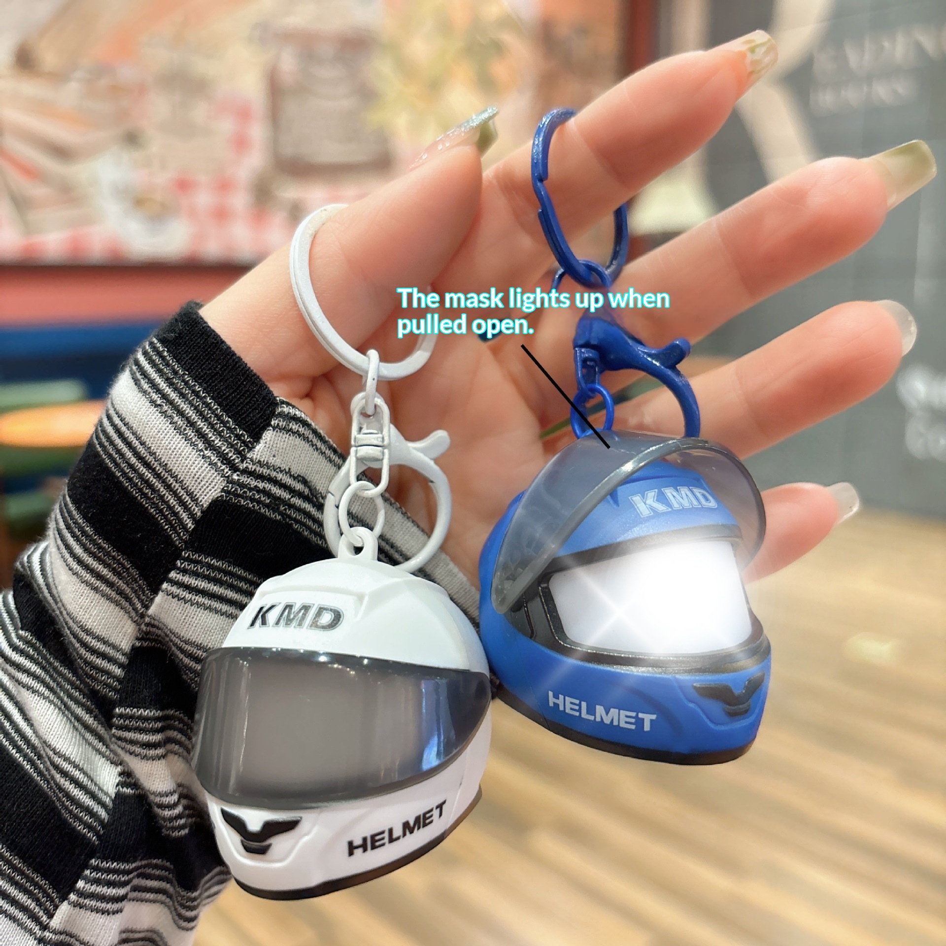 Creative LED Glowing Helmet Keychain – Mini Light-Up Motorcycle Keyring