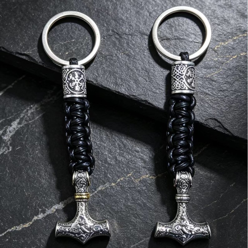 Premium Hand-Woven Retro Leather Keychain – Vintage Alloy Pendant Keyring