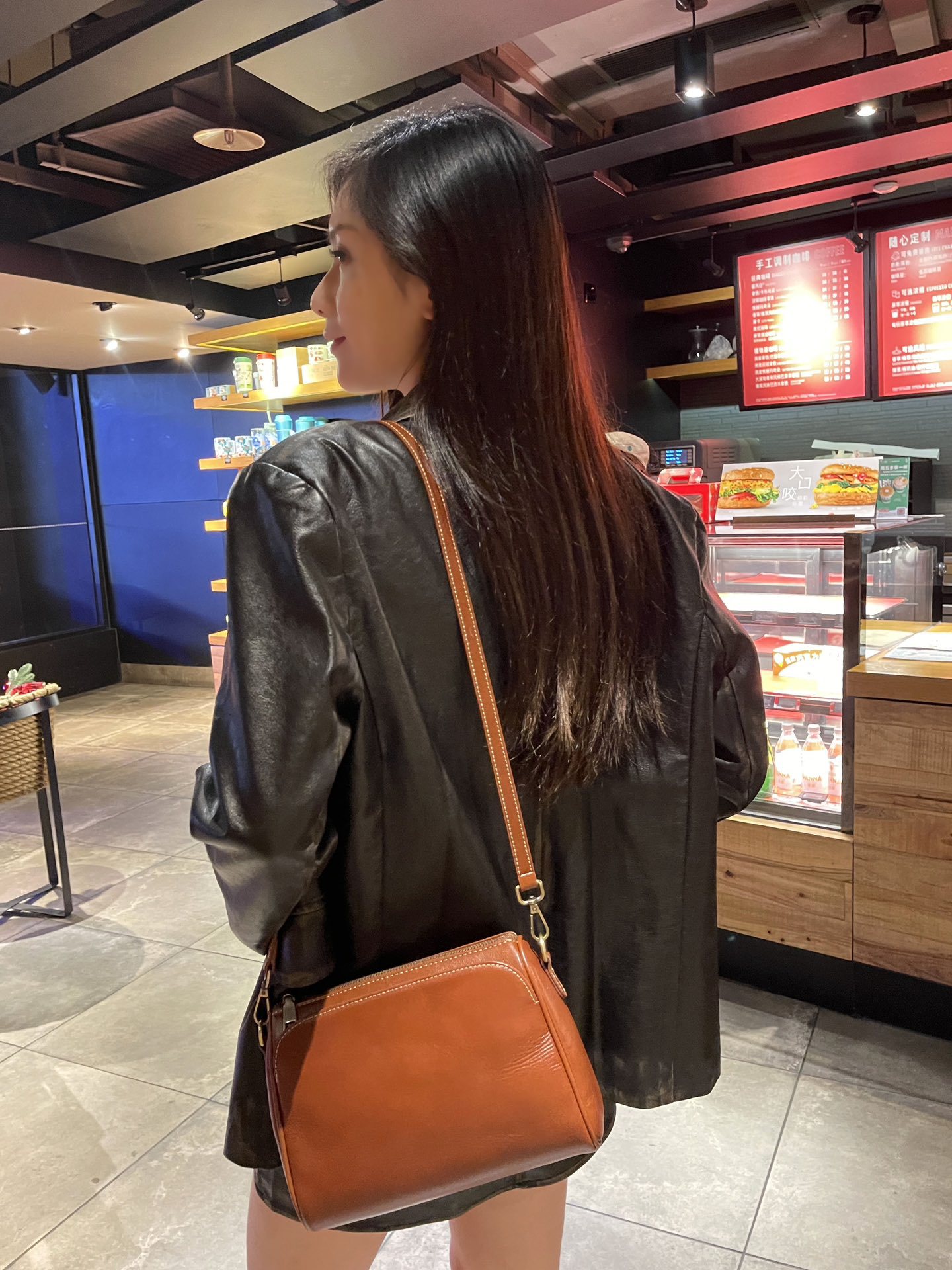 Luxury Genuine Leather Women's Crossbody Pillow Bag | Premium Top-Layer Cowhide Shoulder Bag with Large Capacity for Commuting
