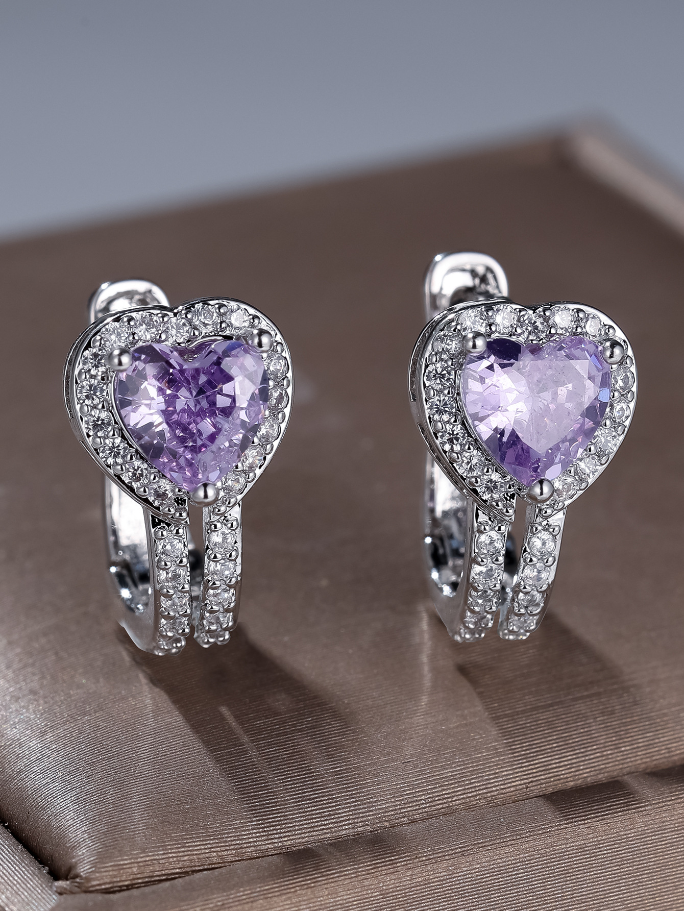 Elegant Blue Diamond Heart Clip-On Earrings – Classic Hollow-Out Love Heart Ear Clips in Platinum Gold
