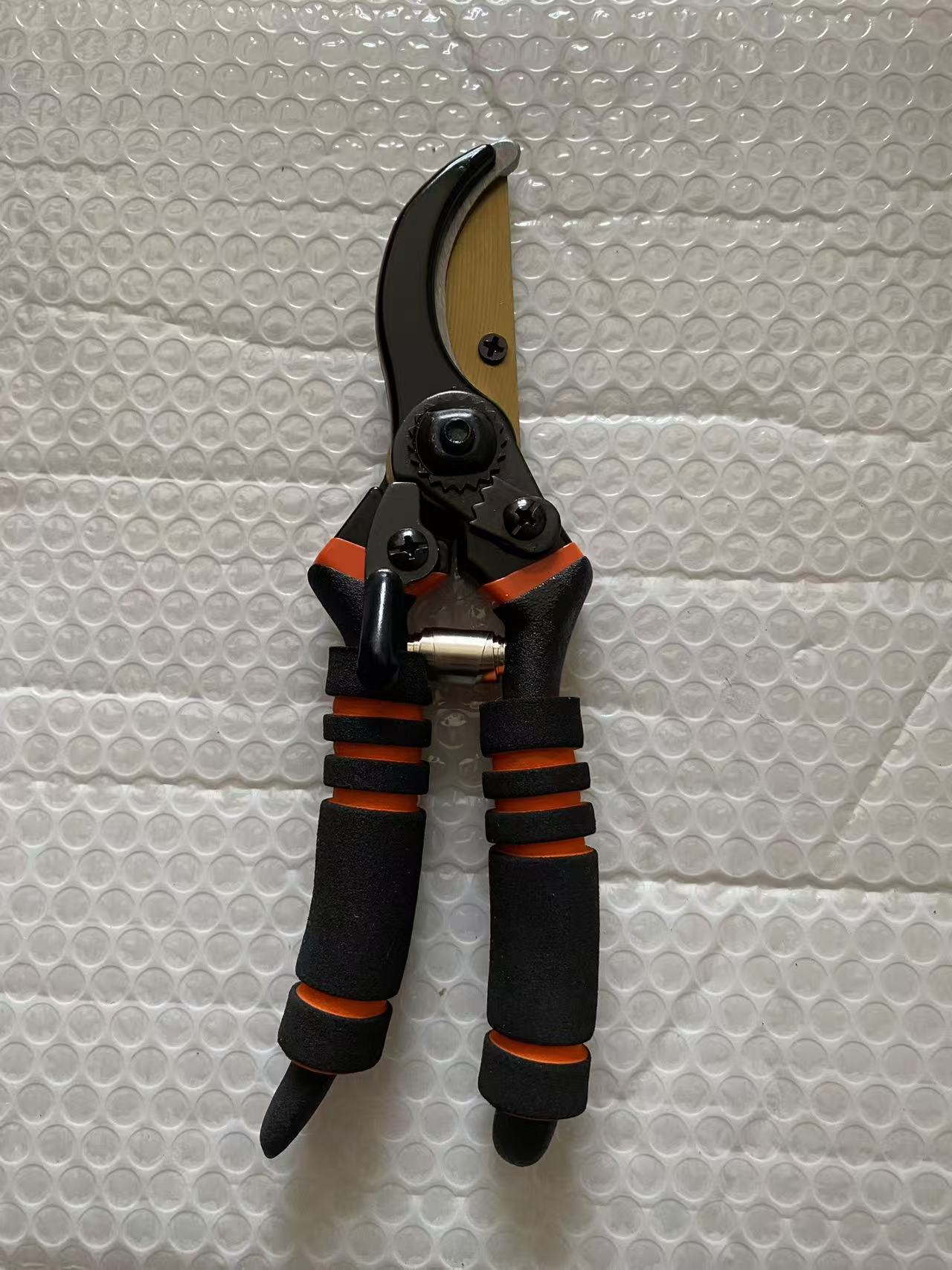 Professional Stainless Steel Garden Pruning Shears with Ergonomic Sponge Handle