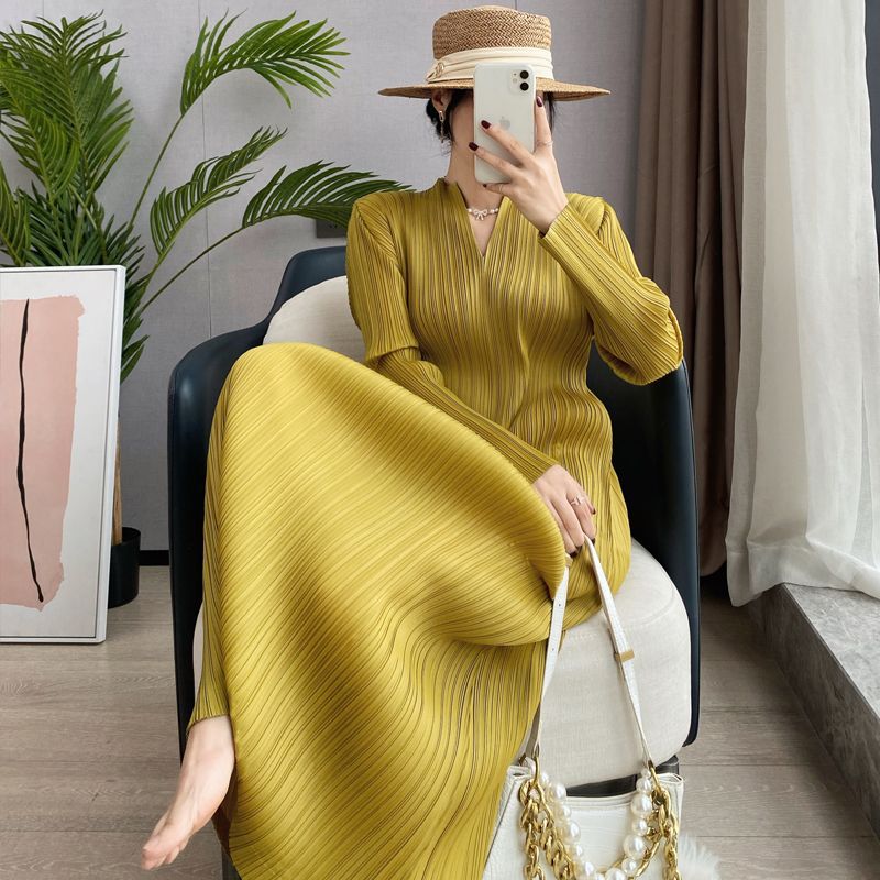 Women's Elegant Long Sleeve Pleated A-Line Dress - Chic Commuter Maxi Dress