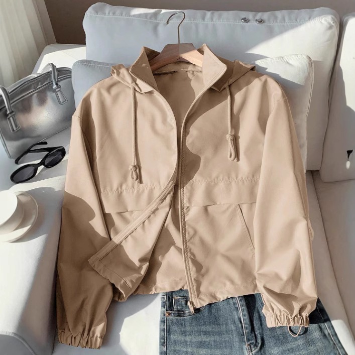Versatile Lightweight Outdoor Rain Jacket | Elegant Commuter Windbreaker