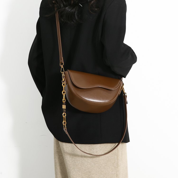 Chic Minimalist Small Square Shoulder Bag - Elegant PU Leather Saddle Purse