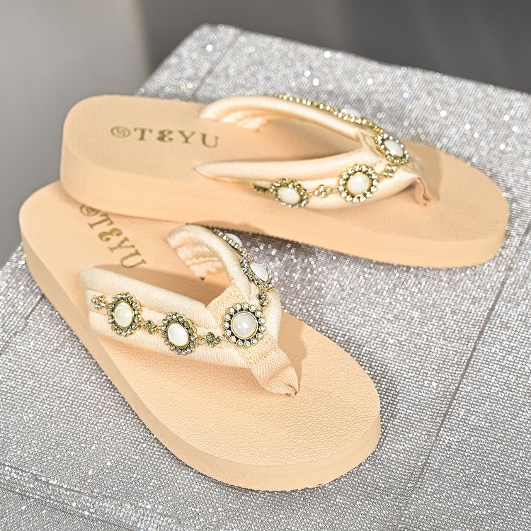 Chic Women's Flat Slide Sandals | Versatile Summer Beach Slippers