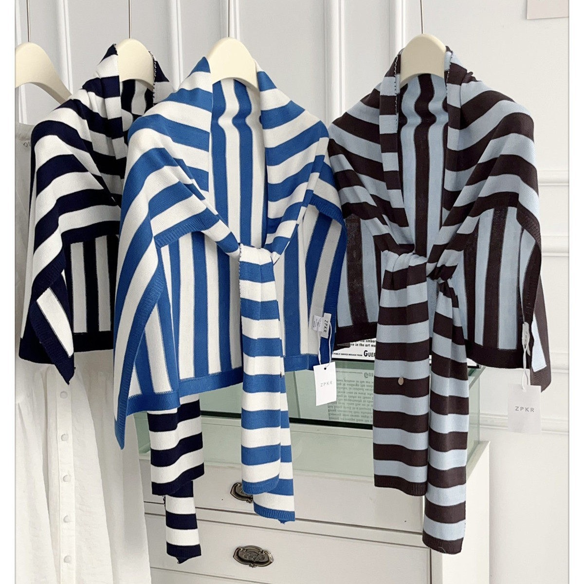 Chic Color-Block Striped Knitted Shawl – Cozy Winter Wrap Scarf for Women