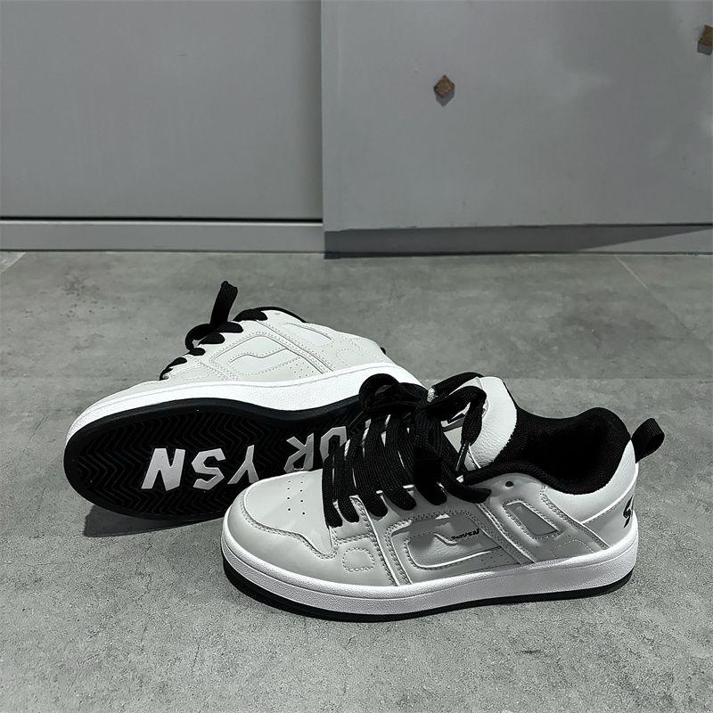 Chic Korean Style Casual Skate Shoes - Versatile Trendsetting Sneakers