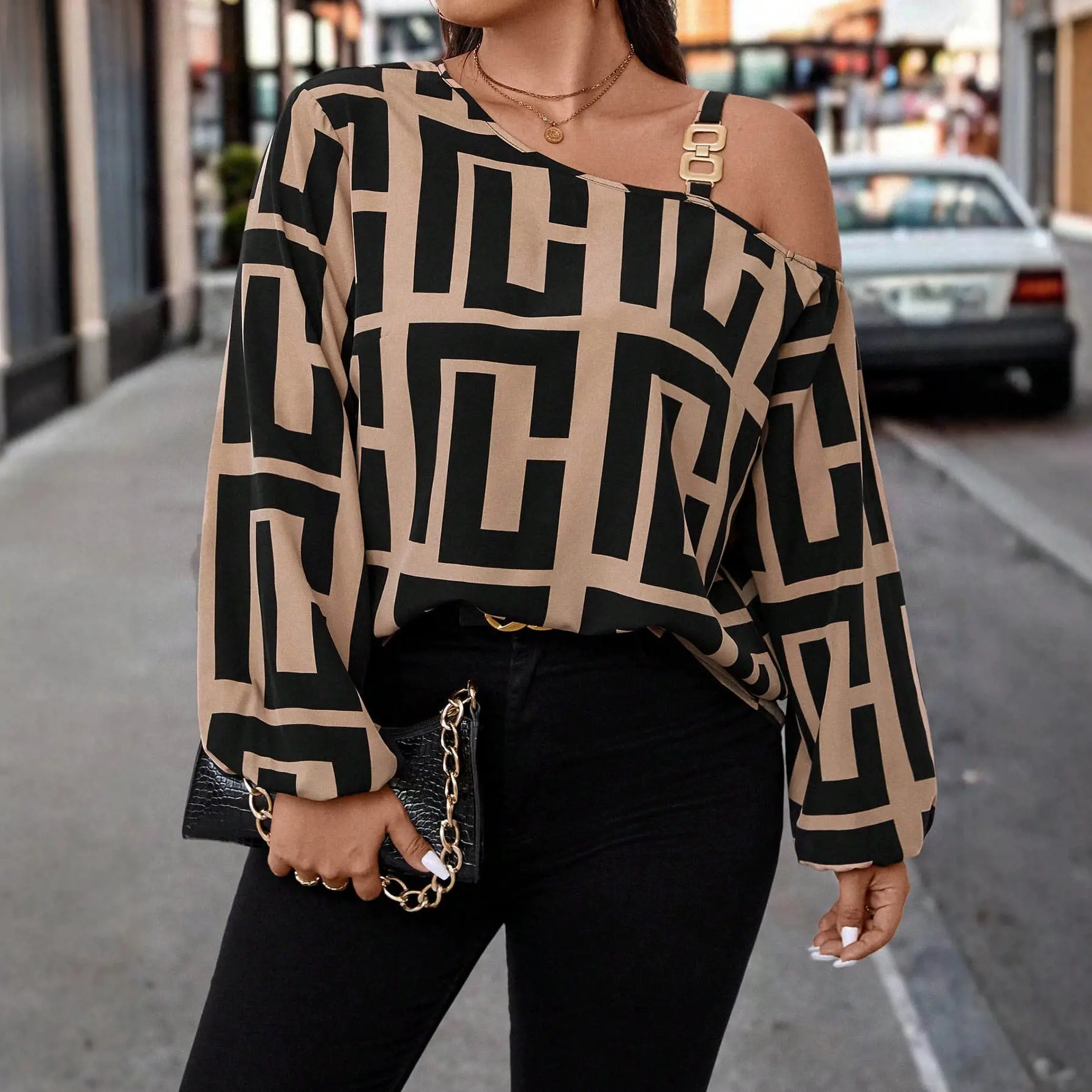 Women's Plus Size Asymmetrical One-Shoulder Maze Pattern Top with Metal Button Accent