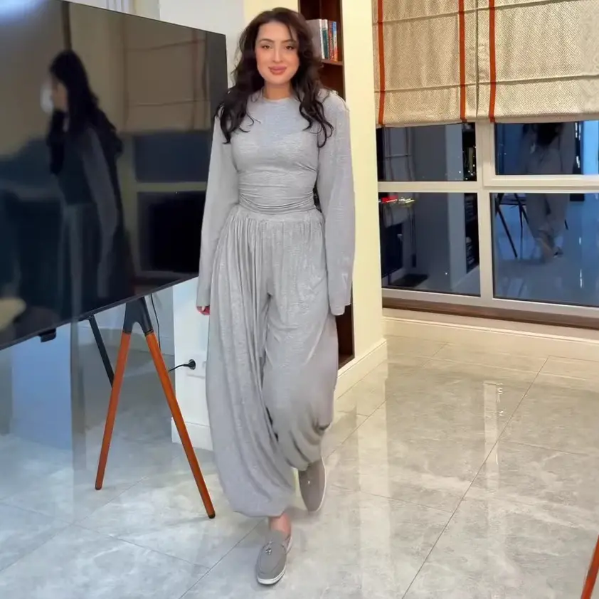 Women's Chic 2-Piece Matching Set - Long Sleeve Round-Neck Top & Flowy Wide-Leg Pants