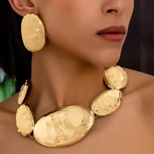 Modern Geometric Oval Jewelry Set – Wide-Panel Stud Earrings & Matching Pendant Necklace