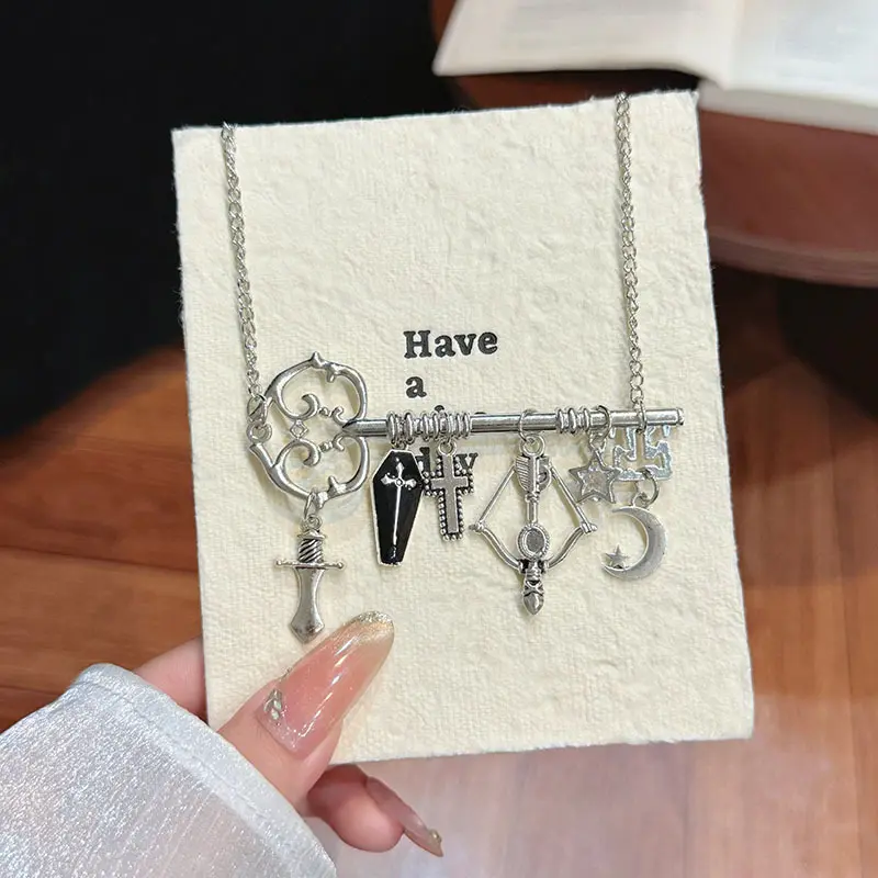 Vintage Key Tassel Pendant Necklace – Light Luxury Unisex Chain Jewelry