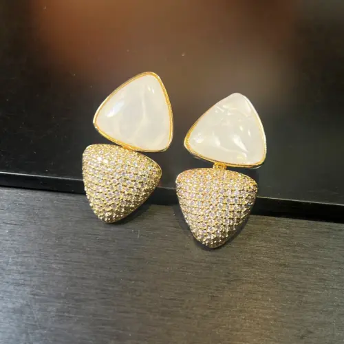 Natural White Shell Geometric Earrings for Women – Elegant Minimalist Retro Gold Drop Earrings