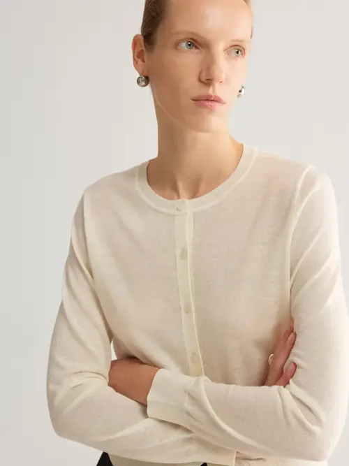 100% Fine Worsted Wool Crewneck Knit Cardigan – Elegant Lightweight Button-Up Sweater