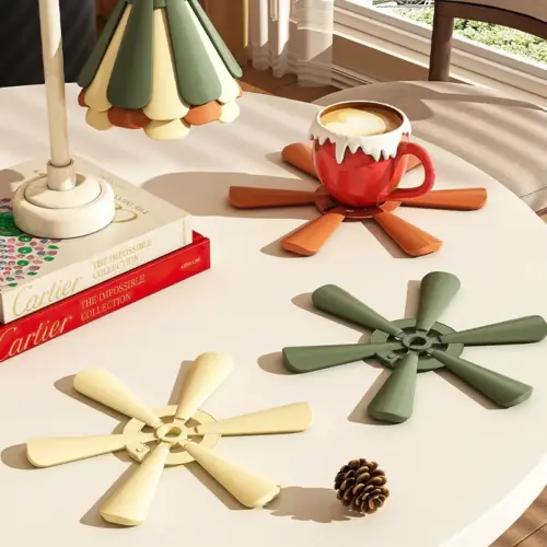 Creative Christmas Tree Silicone Trivet Mat – Heat-Resistant Non-Slip Coaster & Table Protector