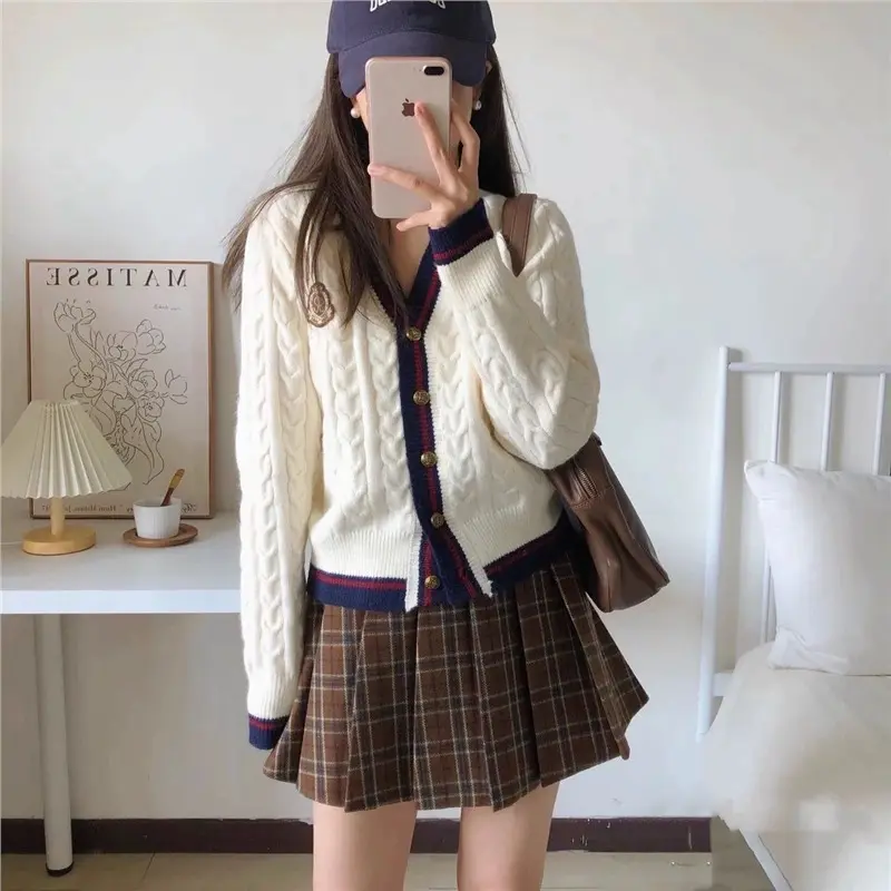 Women's Retro Cable-Knit Cropped Cardigan - Soft Cozy Preppy Button-Down Sweater