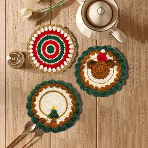 Handcrafted Knitted Cartoon Drink Coaster – Heat-Resistant Round Cup Mat & Holiday Table Decor