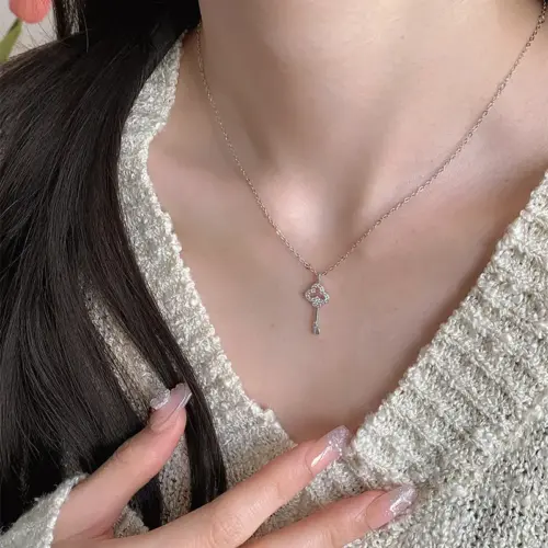 925 Sterling Silver Sparkling Pavé Crystal Clover Key Pendant Necklace – Dainty Vintage-Inspired Clavicle Chain for Women