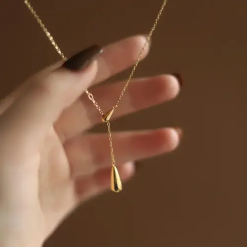 Elegant Pear-Shaped Water Drop Pendant Necklace – Non-Tarnish Titanium Steel Clavicle Chain