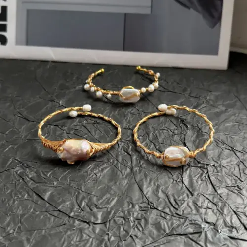 Retro Geometric Baroque Pearl Bracelet for Women | Light Luxury Irregular Pearl Bangle