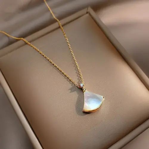 18K Gold Plated Fan Pendant Necklace - Dainty Iridescent Ginkgo Leaf Clavicle Chain for Women