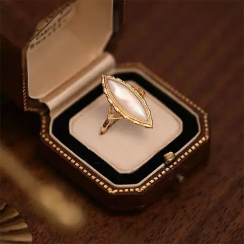French Vintage White Mother-of-Pearl Adjustable Ring – Elegant Geometric Statement Ring for Women