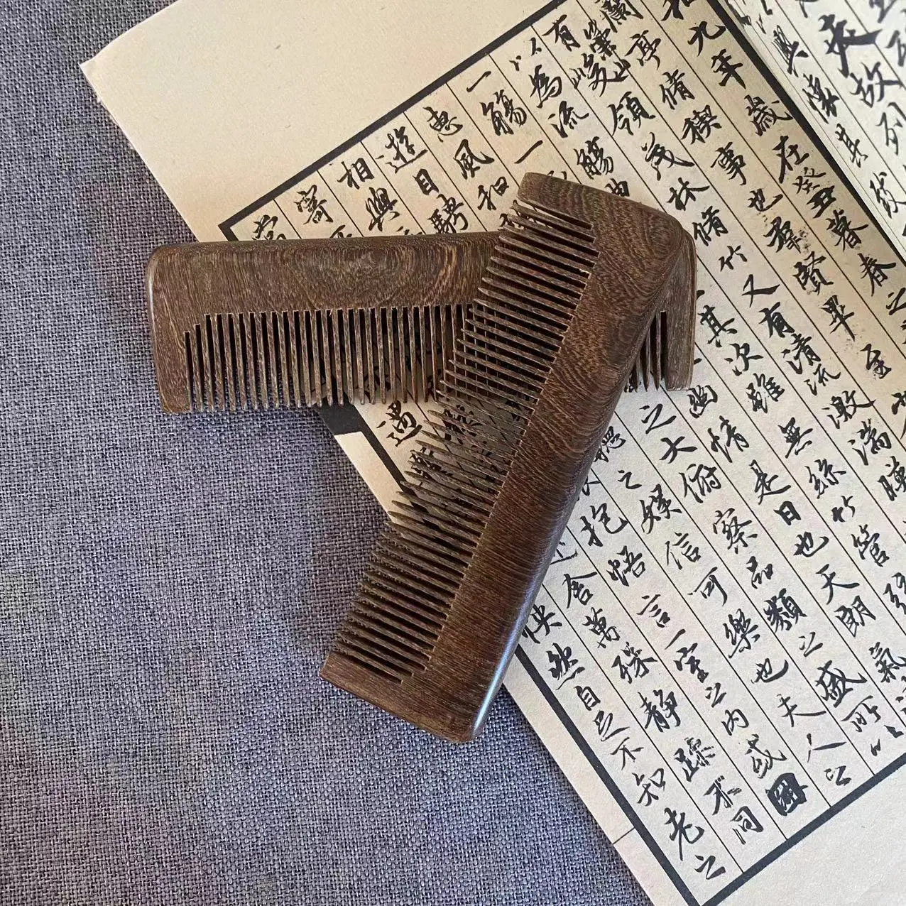 Premium Men's Natural Sandalwood Comb – Compact & Portable Beard and Hair Grooming Comb