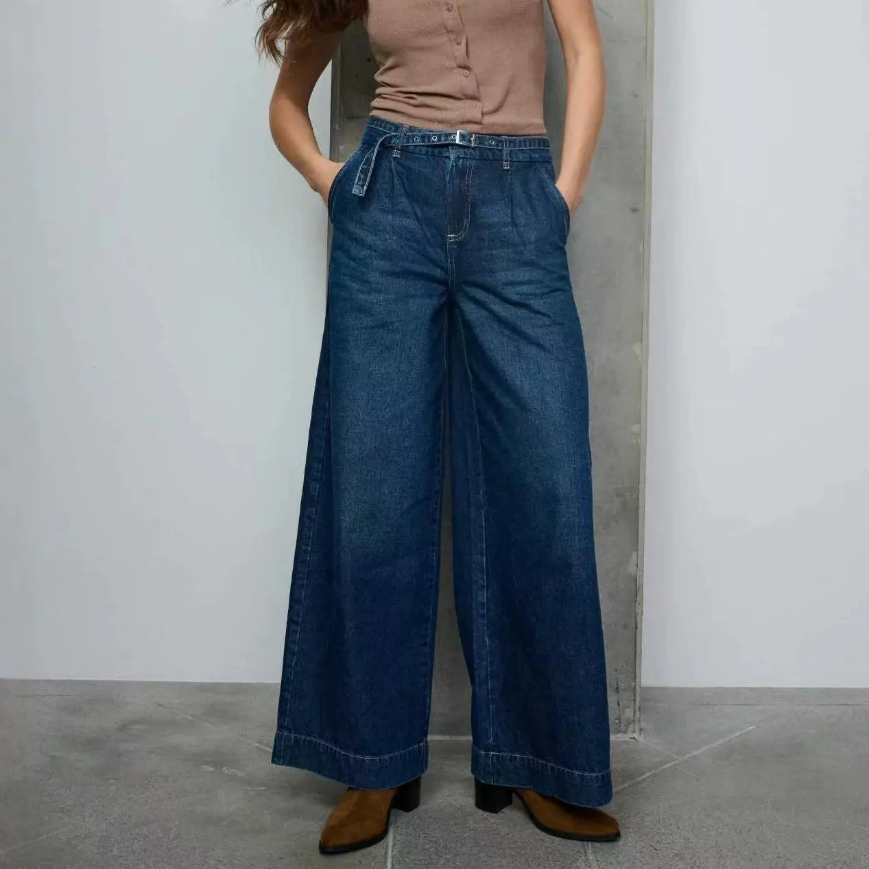Women's Retro Washed Straight-Leg Jeans – Classic Mid-Rise Stretch Denim Pants