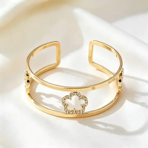 Luxury Five-Petal Flower Diamond Inlay Bracelet – Elegant Floral Pavé Wristband for Women