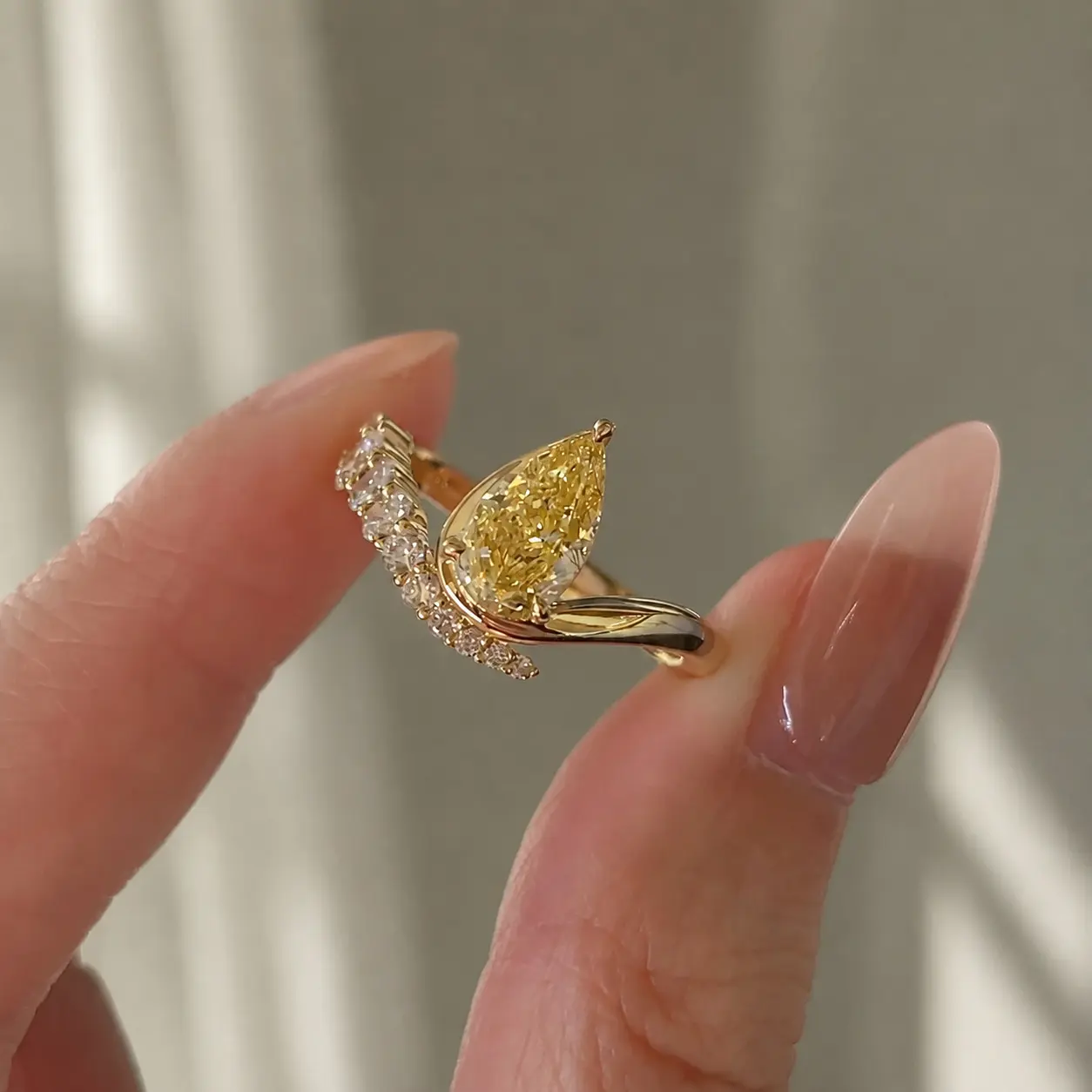 Luxury Pear-Cut High-Carbon Diamond Statement Ring – 18K Gold Plated Geometric Cocktail Ring for Women