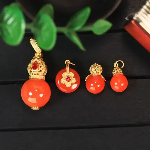 Natural South Red Agate Pendant Necklace – Vintage Court Style Cherry Red Gemstone Charm for Women